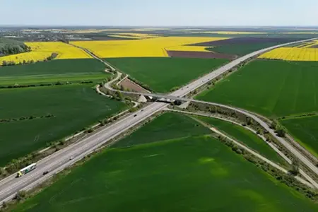 Në Rumani deri tani është në ndërtim e sipër ndërtimi i afërsisht 800 kilometrave autostradë dhe rrugë të shpejtë.