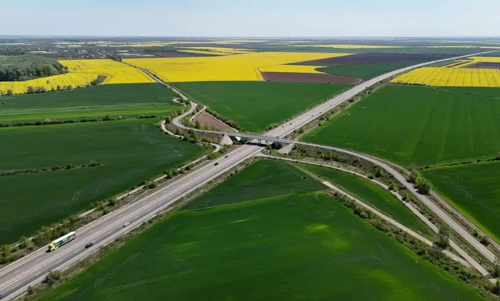 Në Rumani deri tani është në ndërtim e sipër ndërtimi i afërsisht 800 kilometrave autostradë dhe rrugë të shpejtë.