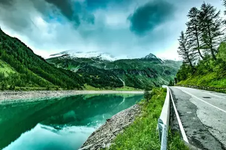 The first section of the North Transylvanian highway, inaugurated 15 years ago, remains unfinished to this day.